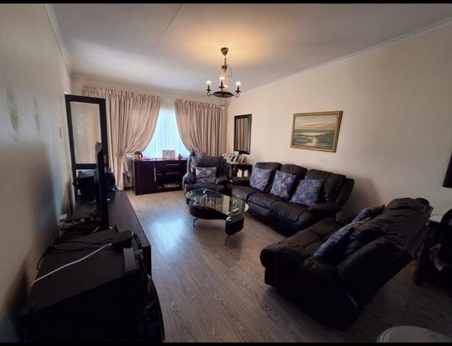 3 BEDROOM TOWNHOUSE FOR SALE IN LIEFDE EN VREDE